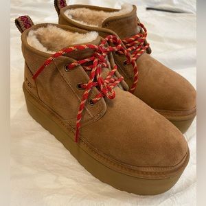 Neumel Heritage Platform Chukka Boot
UGG®